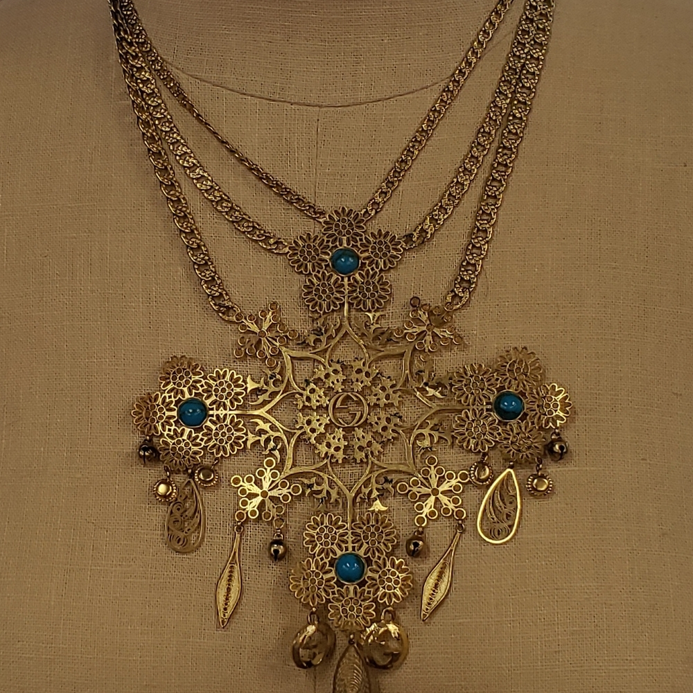 Gucci Gold tone and Resin Statement Necklace - Picture 4 of 7